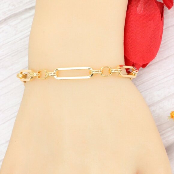 "Trendy Handmade Bracelet – A Thoughtful Gift for Girls & Women | UNVRC1515 - Picture 4 of 10